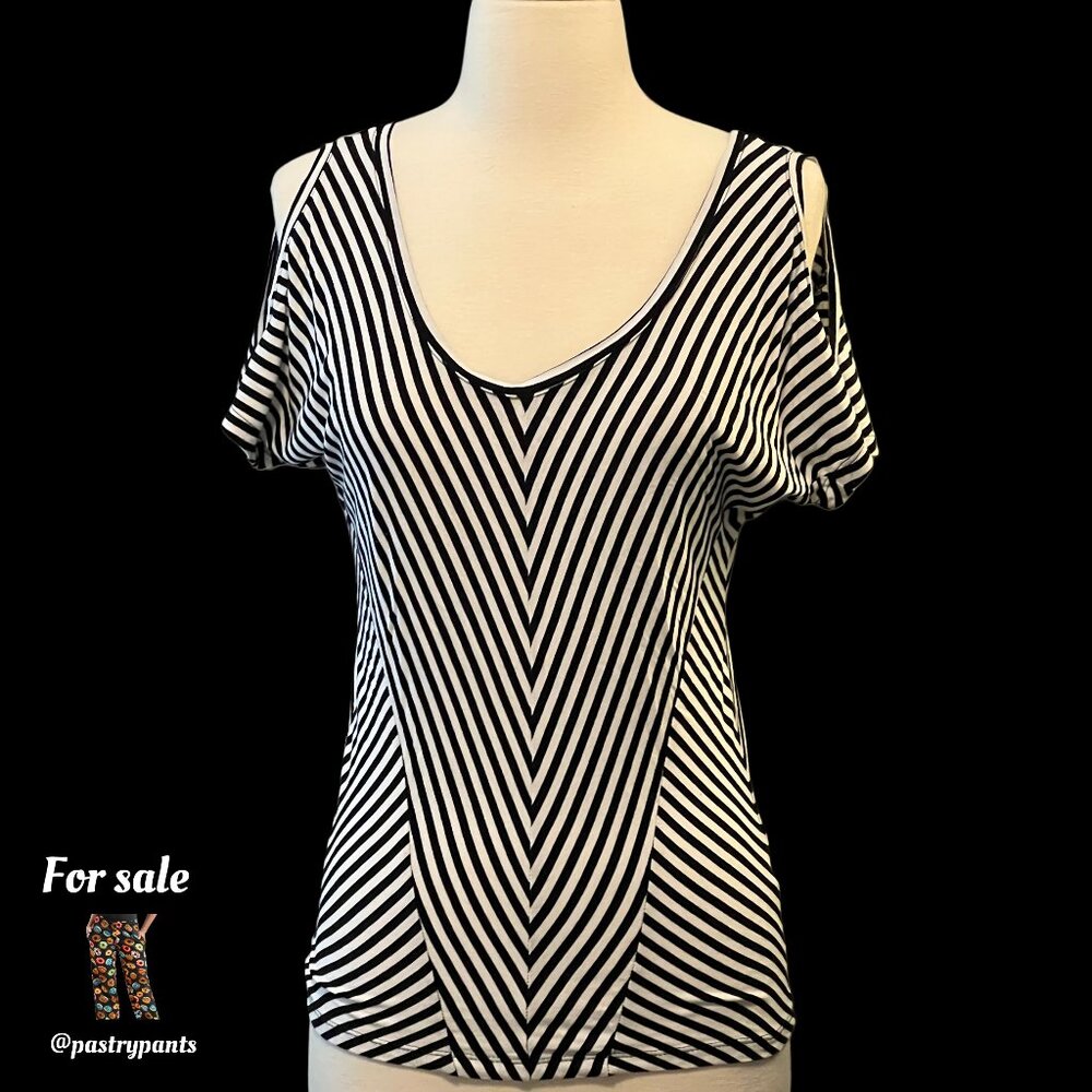 Bebe cold shoulder cut out mixed stripes chevron stretchy top shirt black white
